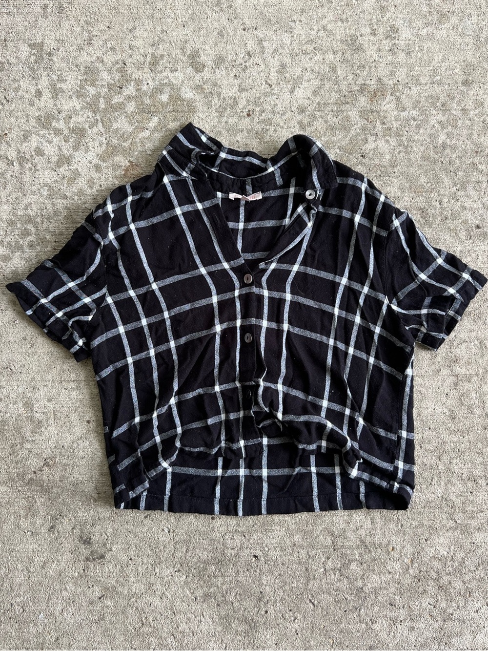 Black Short-Sleeve Plaid Button Down Crop Shirt